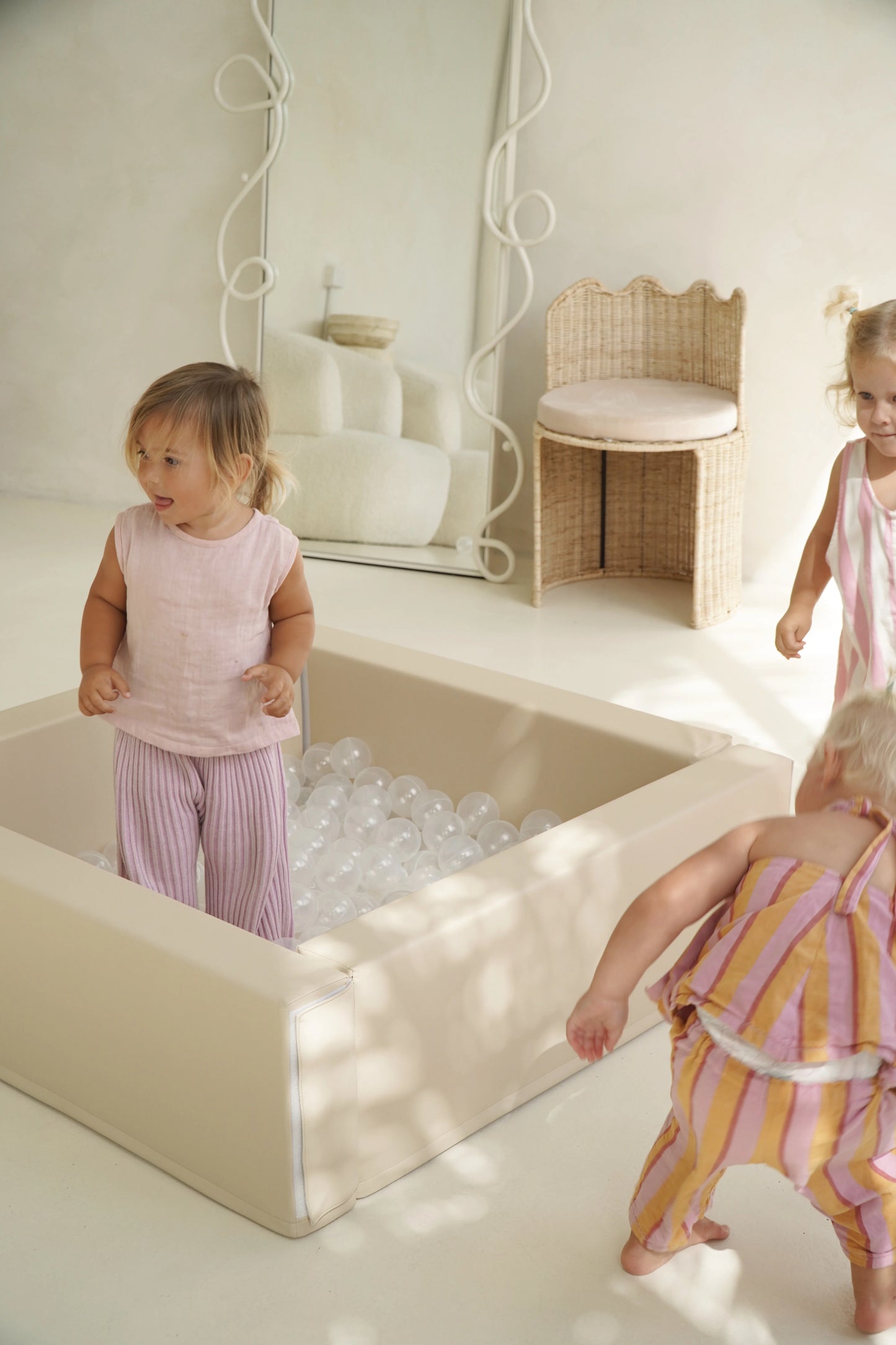 Ball Pit + 200 White, Pearl & Transparent Balls - Beige