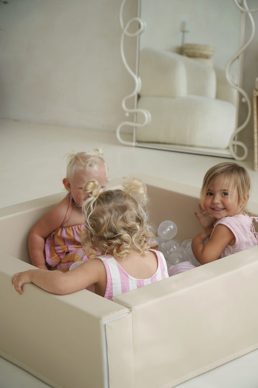 Ball Pit + 200 White, Pearl & Transparent Balls - Beige